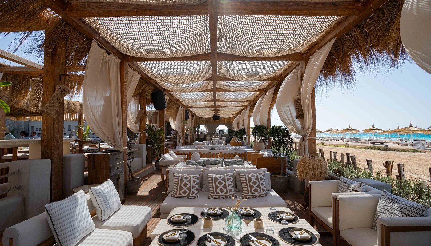Beachfront dining at Hacienda
